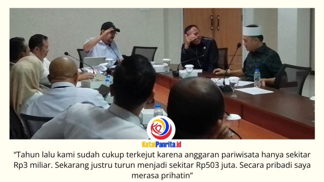 
 Ketua Komisi II DPRD Kota Samarinda, Iswandi, memimpin rapat kerja bersama Dinas Pemuda, Olahraga, dan Pariwisata (Disporapar) di Gedung DPRD Kota Samarinda, Rabu (1/7/2026). Rapat membahas evaluasi program serta alokasi anggaran sektor kepemudaan, olahraga, dan pariwisata. Foto: Fathur Rabbany.