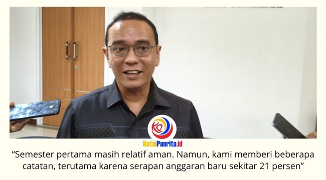 Ketua Komisi IV DPRD Kota Samarinda, Mohammad Novan Syahronny Pasie, memberikan keterangan usai rapat evaluasi kinerja semester pertama Tahun Anggaran 2026 bersama Dinas Pendidikan dan Kebudayaan (Disdikbud) Kota Samarinda. Foto: Fathur Rabbany.