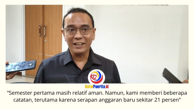 
 Ketua Komisi IV DPRD Kota Samarinda, Mohammad Novan Syahronny Pasie, memberikan keterangan usai rapat evaluasi kinerja semester pertama Tahun Anggaran 2026 bersama Dinas Pendidikan dan Kebudayaan (Disdikbud) Kota Samarinda. Foto: Fathur Rabbany.