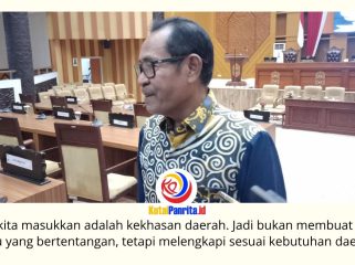 Ketua Bapemperda DPRD Kota Samarinda, Kamaruddin, menyampaikan pembahasan Raperda Rencana Perlindungan dan Pengelolaan Lingkungan Hidup terus dimatangkan dan ditargetkan rampung pada 2026. Foto: Fathur Rabbany.