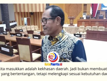 Ketua Bapemperda DPRD Kota Samarinda, Kamaruddin, menyampaikan pembahasan Raperda Rencana Perlindungan dan Pengelolaan Lingkungan Hidup terus dimatangkan dan ditargetkan rampung pada 2026. Foto: Fathur Rabbany.