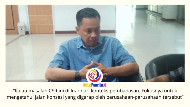 
 Anggota Komisi I DPRD Kota Samarinda, Ronal Stephen Lonteng, menjelaskan DPRD memfasilitasi pertemuan BPN dan sejumlah perusahaan guna mendukung pendataan jalan konsesi di Kecamatan Sambutan. Foto: Fathur Rabbany.