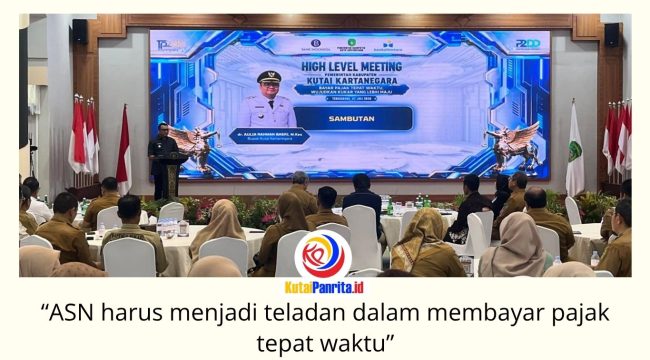 Bupati Kutai Kartanegara, Aulia Rahman Basri, memberikan sambutan sekaligus membuka High-Level Meeting peluncuran Peraturan Bupati tentang Pajak Daerah dan Penyelenggaraan Reklame, penyerahan SPPT PBB-P2, pembayaran PBB-P2 serentak, serta penandatanganan Perjanjian Kerja Sama penggunaan U-Reader di Pendopo Bupati Kutai Kartanegara, Selasa (7/7/2026). Foto: Fairuzzabady.