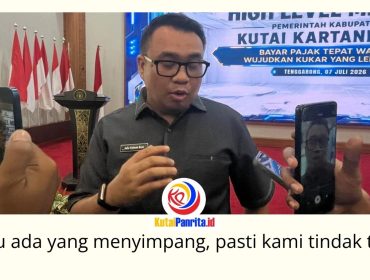 Bupati Kutai Kartanegara, Aulia Rahman Basri, menyampaikan program perlengkapan sekolah gratis mencakup seragam, topi, celana atau rok, kaos kaki, sepatu, dan tas bagi peserta didik baru sebagai salah satu program prioritas Kukar Idaman Terbaik. Foto: Fairuzzabady.