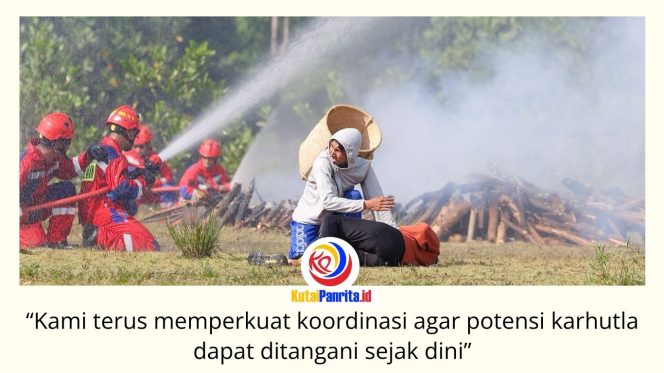 
 Otorita IKN bersama kementerian, lembaga, dan mitra menggelar Simulasi Pemadaman Kebakaran Hutan dan Lahan (Karhutla) di Helipad MBH, Kawasan Inti Pusat Pemerintahan (KIPP) IKN, Jumat (10/7/2026), sebagai upaya memperkuat kesiapsiagaan menghadapi musim kemarau. Foto: Humas Otorita Ibu Kota Nusantara.