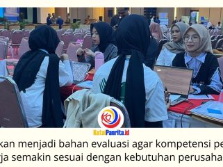 Para pencari kerja mengikuti sesi walk-in interview pada Job Fair Kukar 2026 di Gedung PKM Tenggarong Seberang, Kabupaten Kutai Kartanegara, Selasa (14/7/2026). Foto: Fairuzzabady.