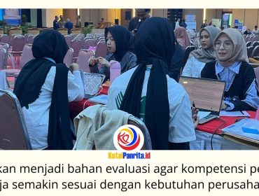 Para pencari kerja mengikuti sesi walk-in interview pada Job Fair Kukar 2026 di Gedung PKM Tenggarong Seberang, Kabupaten Kutai Kartanegara, Selasa (14/7/2026). Foto: Fairuzzabady.