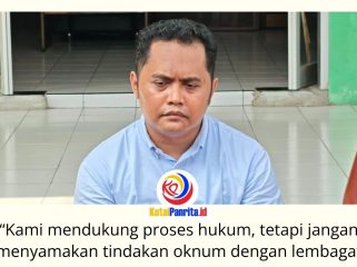 Ketua Yayasan Pondok Modern Ibadurrahman, Sadly El Udwany, memberikan keterangan pers di Pondok Modern Ibadurrahman, Desa Bangun Rejo, Kecamatan Tenggarong Seberang, Selasa (14/7/2026). Yayasan menilai pencabutan Nomor Statistik Pesantren (NSP) oleh Kementerian Agama melalui SK Dirjen Pendidikan Islam Nomor 1307 Tahun 2026 tidak memenuhi prosedur administrasi. Foto: Akmal Hafidz Krisnowo.