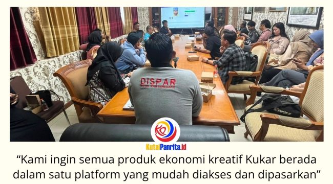 Dinas Pariwisata Kukar bersama DPMPTSP Kukar menggelar sosialisasi dan pendampingan aplikasi KukarGo di Ruang Rapat Dispar Kukar, Kamis (16/7/2026). Platform katalog lokal digital ini dihadirkan untuk memperluas promosi produk dan jasa pelaku ekonomi kreatif di Kutai Kartanegara. Foto: Fairuzzabady.