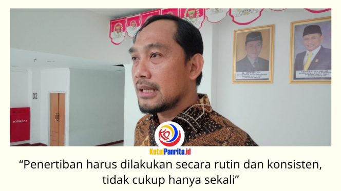 
 Anggota DPRD Kota Samarinda, Abdul Rohim, meminta Satpol PP meningkatkan intensitas penertiban aktivitas manusia silver di sejumlah persimpangan jalan demi menjaga ketertiban umum dan keselamatan pengguna jalan. Foto: Fathur Rabbany.