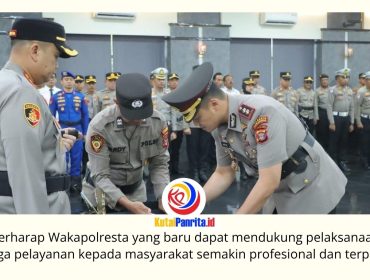 Kapolresta Samarinda Kombes Pol. Hendri Umar melantik dan mengambil sumpah jabatan AKBP Anib Bastian sebagai Wakapolresta Samarinda. Pelantikan ini menjadi bagian dari penguatan kepemimpinan untuk mewujudkan pelayanan Polri yang Presisi. Foto: Humas Polresta Samarinda.