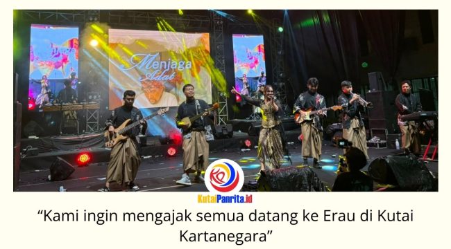 Grup musik asal Kutai Kartanegara, Petala Borneo, membawakan lagu 
