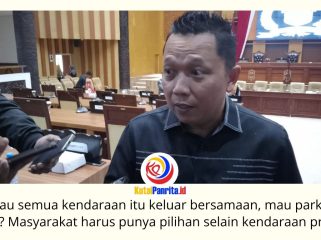 Ketua Komisi III DPRD Kota Samarinda, Deni Hakim Anwar, mendorong Pemerintah Kota segera menghadirkan transportasi massal sebagai solusi mengatasi lonjakan jumlah kendaraan bermotor dan mengurangi potensi kemacetan di Kota Tepian. Foto: Fathur Rabbany.