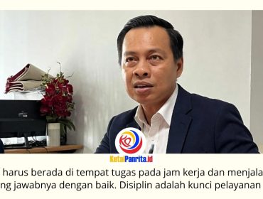 Sekretaris Komisi I DPRD Kota Samarinda, Ronald Stephen Lonteng, meminta Pemkot Samarinda memperketat pengawasan disiplin ASN, khususnya terkait kepatuhan terhadap jam kerja. Menurutnya, disiplin aparatur menjadi kunci untuk mewujudkan pelayanan publik yang profesional dan berkualitas. Foto: Fathur Rabbany.