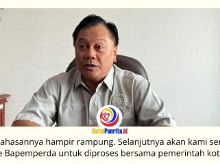 Ketua Pansus III DPRD Kota Samarinda, Achmad Sukamto, menyebut pembahasan Raperda Sempadan Sungai telah mencapai sekitar 95 persen dan kini memasuki tahap penyempurnaan administrasi sebelum diserahkan kepada Bapemperda untuk proses pembahasan berikutnya. Foto: Fathur Rabbany.