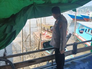 Sidi (58), seorang motoris kapal klotok, ditemukan meninggal dunia saat memperbaiki kapal di tepian Sungai Mahakam, Jalan Bung Tomo Gang Sakti, Kelurahan Baqa, Samarinda Seberang, Rabu (19/8/2026).