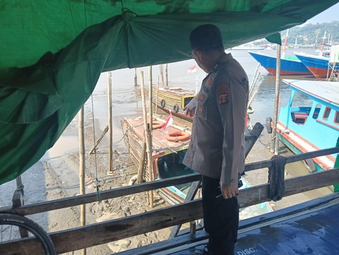 
 Sidi (58), seorang motoris kapal klotok, ditemukan meninggal dunia saat memperbaiki kapal di tepian Sungai Mahakam, Jalan Bung Tomo Gang Sakti, Kelurahan Baqa, Samarinda Seberang, Rabu (19/8/2026).