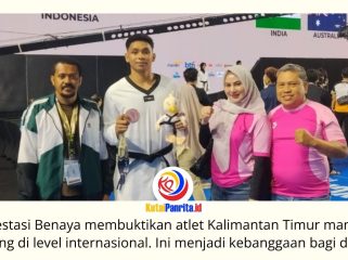 Benaya Rafael Warkey (kedua dari kiri) berfoto bersama tim usai meraih medali perunggu pada 8th Asian Taekwondo Indonesia Open Championships 2026 di Jakarta. Foto: Humas Dan Media Koni Kaltim.