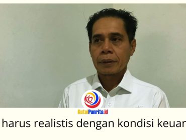 Ketua DPRD Kota Samarinda, Helmi Abdullah, menegaskan keterbatasan fiskal menjadi pertimbangan dalam pelaksanaan HUT ke-81 RI, sehingga peringatan kemerdekaan diarahkan pada kegiatan yang sederhana namun tetap bermanfaat bagi masyarakat. Foto: Fathur Rabbany.