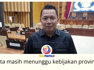 Ketua Komisi III DPRD Kota Samarinda, Deni Hakim Anwar, menegaskan wacana penghentian Bankeu 2027 masih sebatas informasi dan belum menjadi kebijakan resmi Pemprov Kaltim. Foto: Fathur Rabbany.
