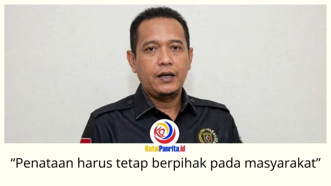 
 Anggota Komisi I DPRD Kota Samarinda, Suparno, mendorong penataan pedagang gerobakan dilakukan secara terukur. Menurutnya, kebijakan tidak hanya berorientasi pada ketertiban ruang publik, tetapi juga harus memperhatikan keberlangsungan mata pencaharian masyarakat. Foto: Fathur Rabbany.