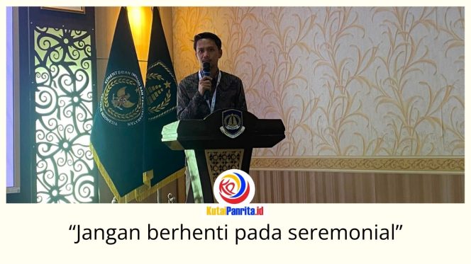 
 Ketua PWI Kalimantan Timur, Abdurrahman Amin, menyampaikan sambutan pada Forum Kemitraan Media Keimigrasian 2026 di Aula Kantor Imigrasi Kelas I TPI Samarinda, Kamis (13/8/2026). Foto: Fairuzzabady.
