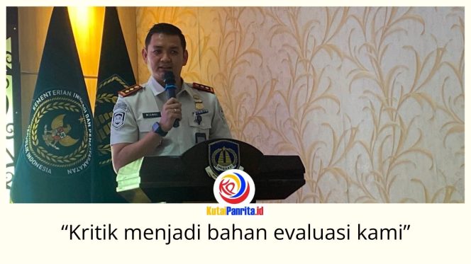 
 Kepala Kantor Imigrasi Kelas I TPI Samarinda, Misnal Ariyanto, saat memberikan sambutan sekaligus membuka Forum Kemitraan Media Keimigrasian Tahun 2026 di Aula Kantor Imigrasi Kelas I TPI Samarinda, Kamis (13/8/2026). Foto: Faruzzabady.