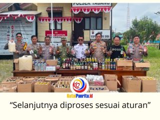 Polsek Tabang bersama Forkopimcam menggelar razia miras selama dua hari di sejumlah tempat usaha di Kecamatan Tabang, Kutai Kartanegara, sebagai upaya menjaga kamtibmas dan menertibkan peredaran minuman beralkohol tanpa izin. Foto: Polsek Tabang.