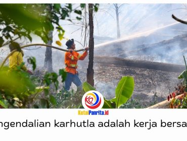 Otorita IKN memperkuat pengendalian karhutla melalui strategi terpadu yang mencakup pencegahan, penanggulangan, dan pemulihan. Upaya ini diperkuat dengan pembentukan Satuan Reaksi Cepat Multi Pihak yang melibatkan pemerintah, perusahaan, organisasi lingkungan, dan relawan untuk mempercepat penanganan di lapangan. Foto: Humas Otorita IKN.