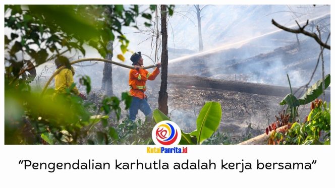 
 Otorita IKN memperkuat pengendalian karhutla melalui strategi terpadu yang mencakup pencegahan, penanggulangan, dan pemulihan. Upaya ini diperkuat dengan pembentukan Satuan Reaksi Cepat Multi Pihak yang melibatkan pemerintah, perusahaan, organisasi lingkungan, dan relawan untuk mempercepat penanganan di lapangan. Foto: Humas Otorita IKN.