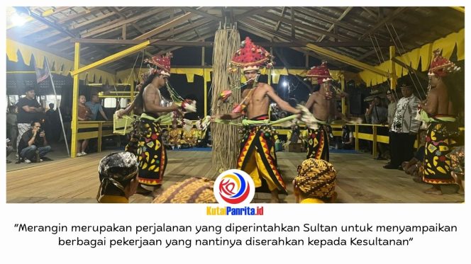 
 Prosesi Merangin digelar menjelang puncak Erau Adat Kuta Kesultanan Kutai Kartanegara Ing Martadipura di Tenggarong. Ritual sakral ini menjadi simbol awal perjalanan para Belian dalam menjalankan perintah Sultan. Foto: Fairuzzabady.