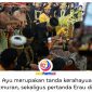 Sultan Kutai Kartanegara Ing Martadipura ke-XXI, Aji Muhammad Arifin, bersama kerabat Kesultanan dan sejumlah pejabat saat melaksanakan prosesi sakral pendirian Tiang Ayu dalam rangkaian Erau Adat Kutai 2026 di Tenggarong, Minggu (20/9/2026).