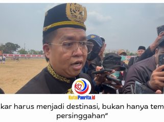 Wakil Bupati Kutai Kartanegara Rendi Solihin menyampaikan komitmen Pemkab Kukar mendorong pengembangan pariwisata dan festival daerah di tengah kebijakan efisiensi anggaran, usai opening ceremony Erau Adat Kutai 2026 di Stadion Rondong Demang, Tenggarong, Minggu (20/9/2026). Foto: Fairuzzabady.