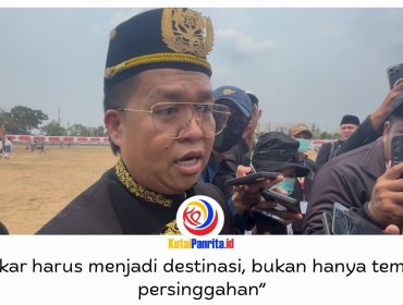 Wakil Bupati Kutai Kartanegara Rendi Solihin menyampaikan komitmen Pemkab Kukar mendorong pengembangan pariwisata dan festival daerah di tengah kebijakan efisiensi anggaran, usai opening ceremony Erau Adat Kutai 2026 di Stadion Rondong Demang, Tenggarong, Minggu (20/9/2026). Foto: Fairuzzabady.