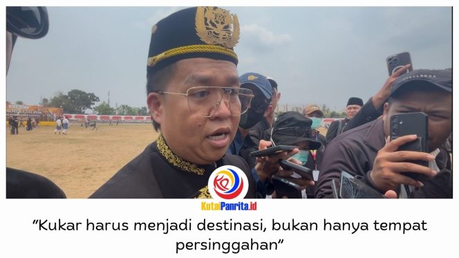 
 Wakil Bupati Kutai Kartanegara Rendi Solihin menyampaikan komitmen Pemkab Kukar mendorong pengembangan pariwisata dan festival daerah di tengah kebijakan efisiensi anggaran, usai opening ceremony Erau Adat Kutai 2026 di Stadion Rondong Demang, Tenggarong, Minggu (20/9/2026). Foto: Fairuzzabady.