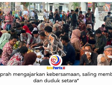 Tradisi BeSeprah menjadi bagian dari rangkaian Erau Adat Kuta Kesultanan Kutai Kartanegara Ing Martadipura 2026. Ratusan warga, pejabat daerah, dan kerabat Kesultanan duduk bersama menikmati hidangan dalam suasana akrab di depan Museum Mulawarman Tenggarong, Kamis (24/9/2026) pagi. Foto: Fairuzzabady.