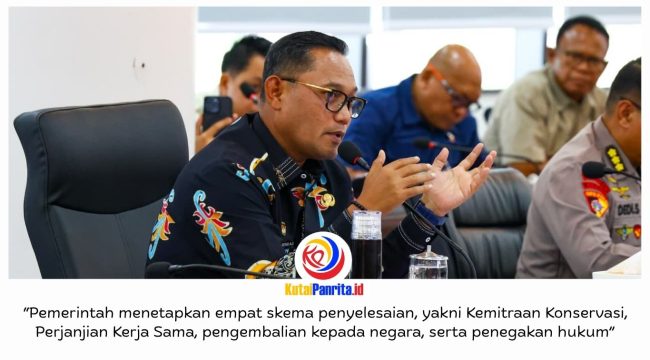 Pemerintah bersama Pemerintah Provinsi Kalimantan Timur dan instansi terkait menyepakati langkah terpadu untuk menjaga fungsi konservasi Tahura Bukit Soeharto serta menata kegiatan terbangun di kawasan tersebut. Kesepakatan dibahas dalam rapat koordinasi yang dipimpin Kepala OIKN Basuki Hadimuljono di Kantor OIKN, Nusantara, Kamis (1/10/2026). Foto: Humas Otorita IKN.