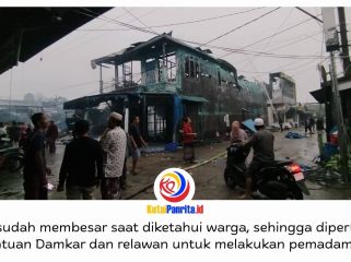 Kebakaran melanda permukiman di Jalan Jenderal Sudirman RT 7, Desa Muara Muntai Ulu, Kukar, Jumat (9/10/2026) dini hari. Sejumlah rumah, toko, dan kantor Bank BPD Kaltimtara terdampak, dengan kerugian material ditaksir mencapai Rp2 miliar. Foto: Idil.