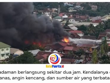 Kebakaran melanda permukiman warga di Jalan AM Alimuddin, Kelurahan Melayu, Tenggarong, Senin (5/10/2026) sore. Sekitar 75 bangunan rumah terdampak setelah api dengan cepat merambat di kawasan permukiman padat. Foto: Istimewa.