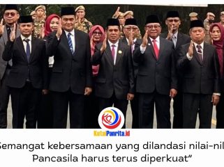 Ketua DPRD Kota Samarinda Helmi Abdullah berfoto bersama usai Upacara Peringatan Hari Kesaktian Pancasila 2026 di Halaman Balai Kota Samarinda, Kamis (1/10/2026).