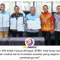 Otorita IKN menandatangani Perjanjian Kerja Sama (PKS) proyek Kerja Sama Pemerintah dan Badan Usaha (KPBU) sektor perumahan dan investasi langsung swasta murni di Glamping IKN, KIPP Nusantara, Rabu (14/10/2026). Foto: Humas Otorita IKN.