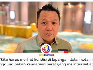 Ketua Komisi III DPRD Samarinda, Deni Hakim Anwar, menyoroti kerusakan Jalan Ir Sutami akibat tingginya aktivitas kendaraan berat. Ia mendorong evaluasi kawasan pergudangan dan penataan tata ruang agar kerusakan jalan tidak terus berulang serta keselamatan pengguna jalan tetap terjaga.