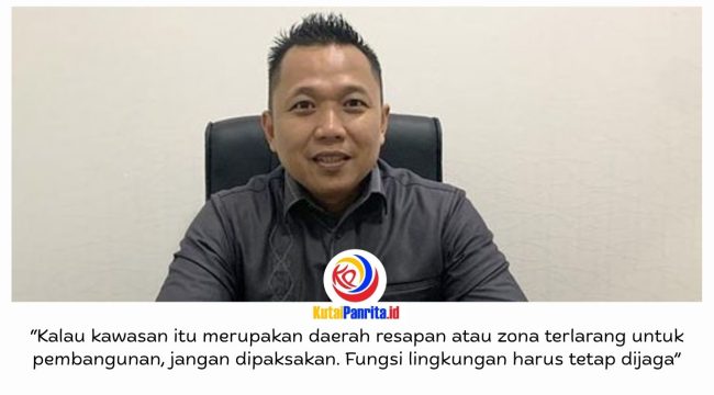 Ketua Komisi III DPRD Kota Samarinda, Deni Hakim Anwar, mendesak Pemkot Samarinda memperketat pengawasan pembangunan perumahan dan membenahi sistem drainase secara terintegrasi. Ia menekankan pentingnya perencanaan tata ruang dan pengendalian air dari hulu ke hilir untuk mengurangi risiko banjir yang berulang setiap musim hujan.