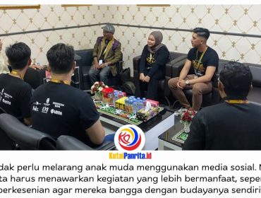Ketua DPRD Kota Samarinda, Helmi Abdullah, mendorong generasi muda melestarikan dan memperkenalkan seni budaya Dayak serta Kalimantan Timur ke tingkat nasional di tengah arus modernisasi.