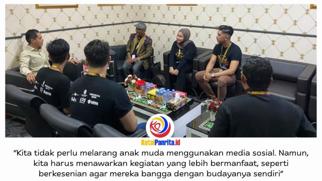 
 Ketua DPRD Kota Samarinda, Helmi Abdullah, mendorong generasi muda melestarikan dan memperkenalkan seni budaya Dayak serta Kalimantan Timur ke tingkat nasional di tengah arus modernisasi.